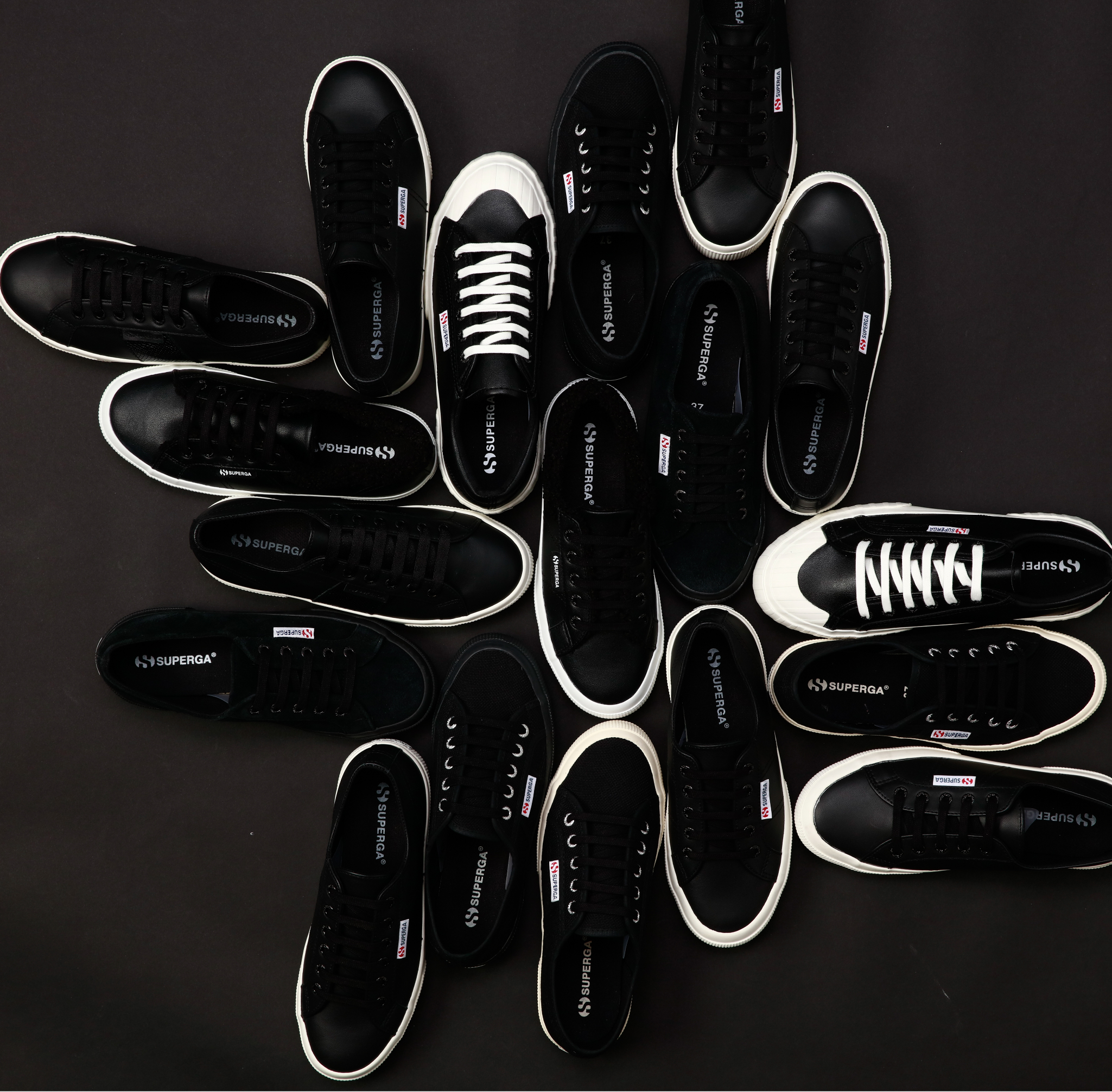 定番ブラック特集】何足あっても困らない黒スニーカー – SUPERGA 定番ブラック特集】何足あっても困らない黒スニーカー – SUPERGA