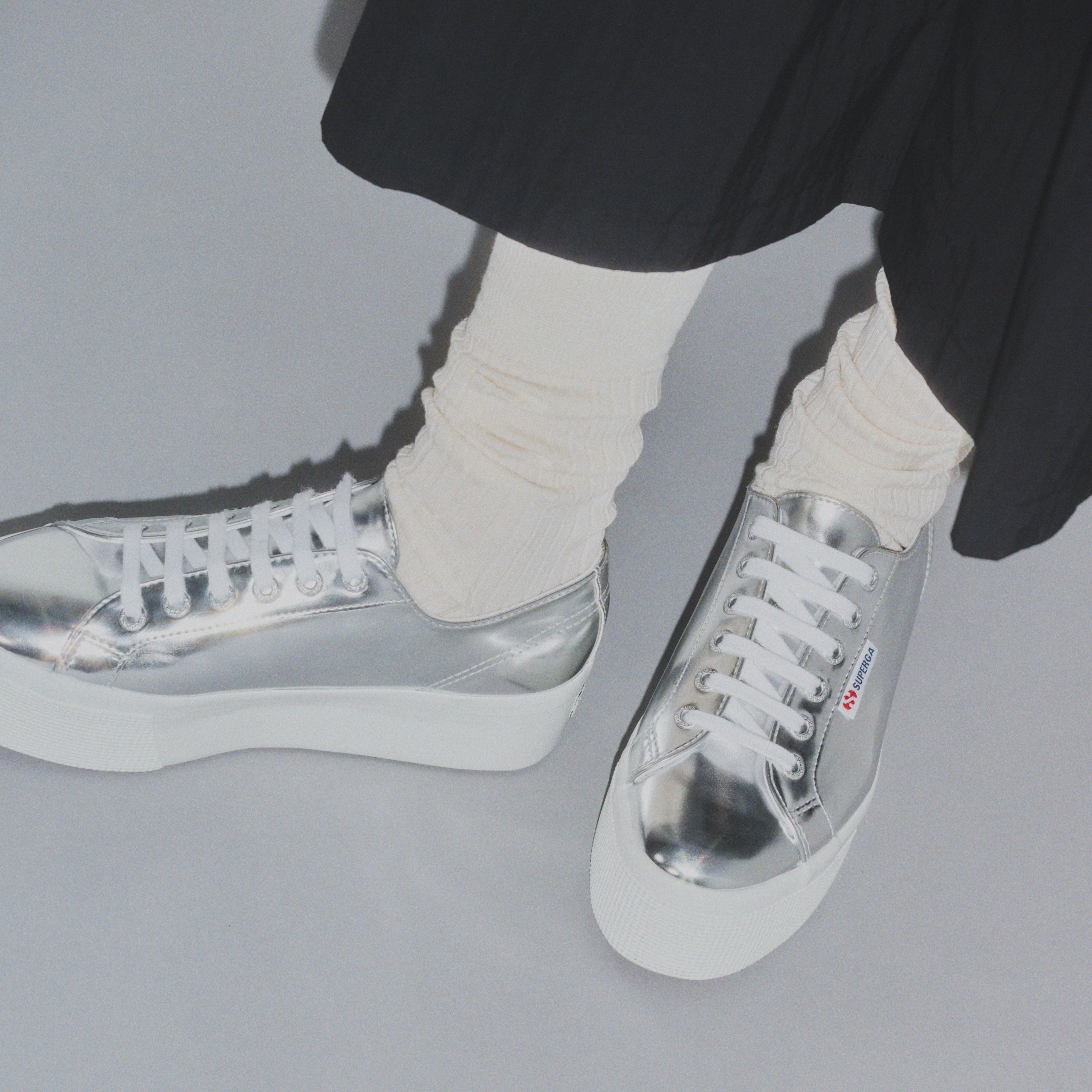 新品未使用★SUPERGA スニーカー　シルバー　38 2024年トレンド】大人だからこそ似合うシルバー系スニーカー – SUPERGA